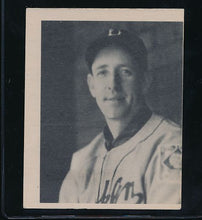 Load image into Gallery viewer, Scan of 1939 Play Ball 95 Whit Wyatt Trimmed